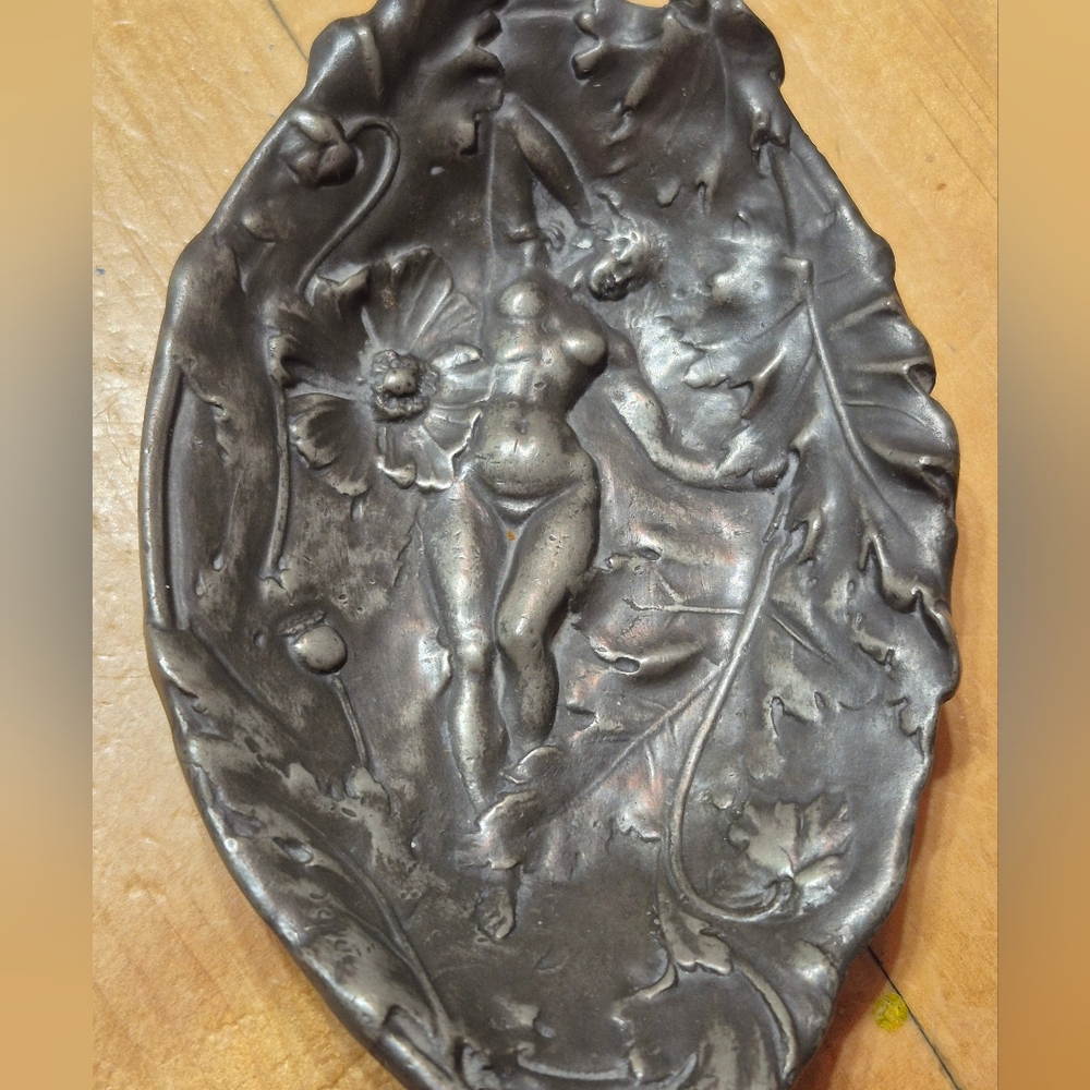 Late 19th Century Bronze Cup, Depicting a Nude Woman Artistic Silver Color Leaf